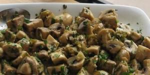 Салат с солеными грибами: разные рецепты Салат с солеными грибами слоями